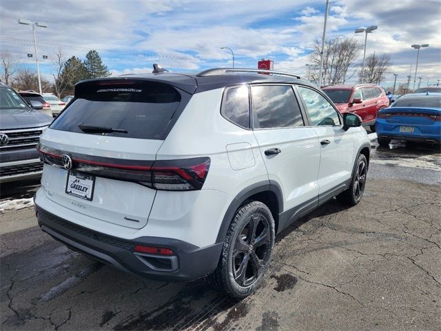 2025 Volkswagen Taos SE Black