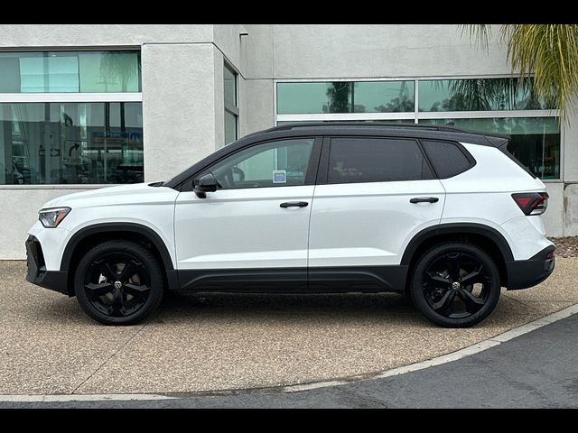 2025 Volkswagen Taos SE Black