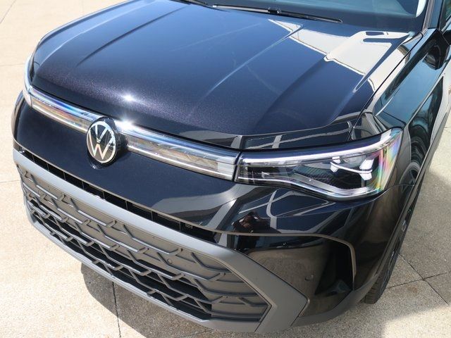 2025 Volkswagen Taos SE Black