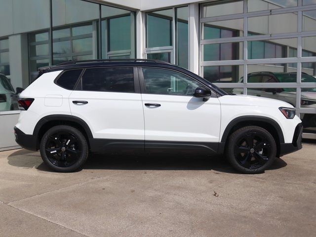 2025 Volkswagen Taos SE Black