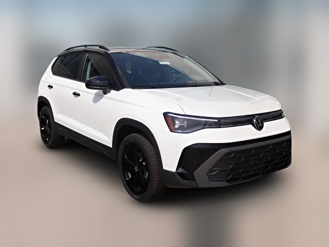 2025 Volkswagen Taos SE Black