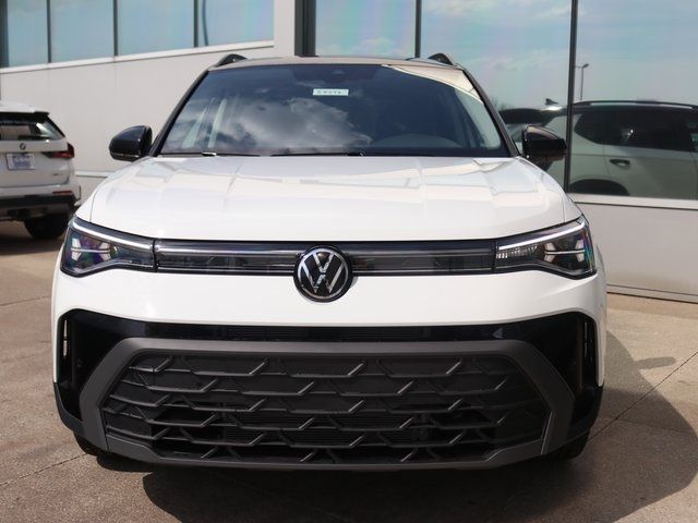 2025 Volkswagen Taos SE Black