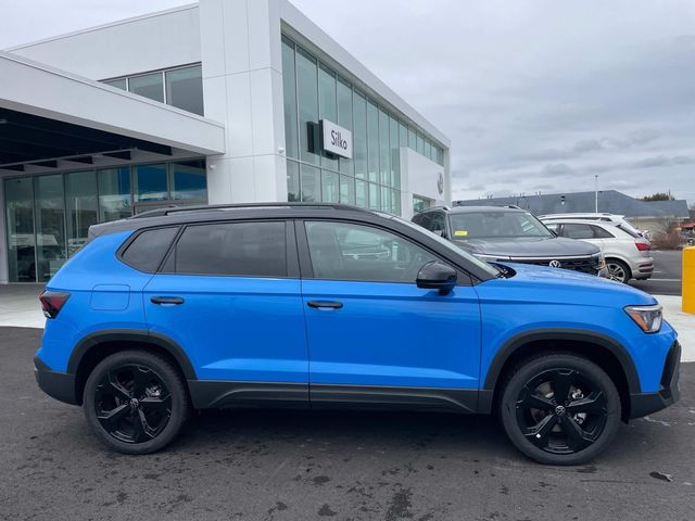 2025 Volkswagen Taos SE Black