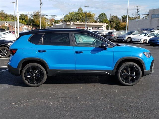 2025 Volkswagen Taos SE Black