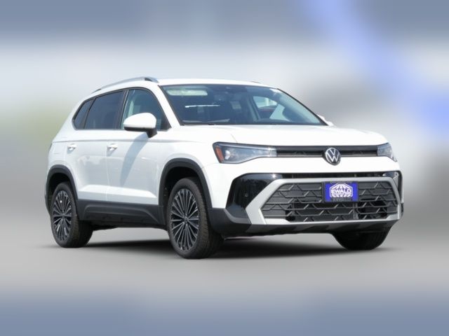 2025 Volkswagen Taos SE Black