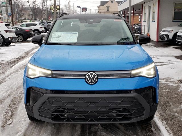 2025 Volkswagen Taos SE Black