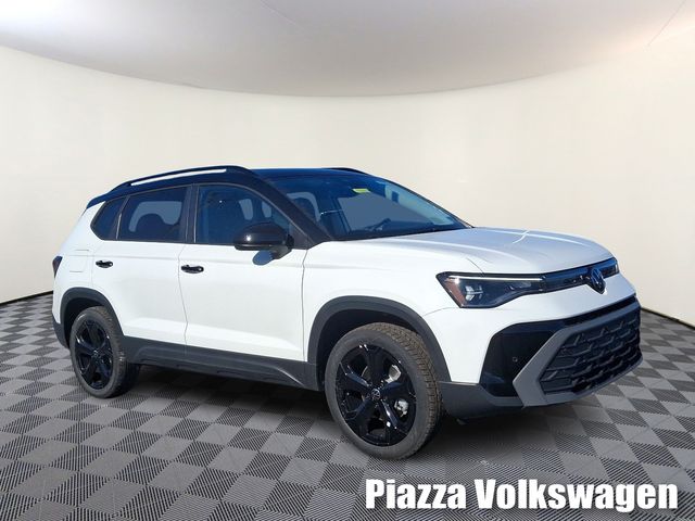 2025 Volkswagen Taos SE Black