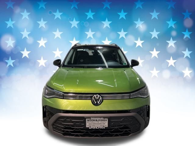 2025 Volkswagen Taos SE Black