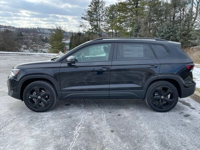 2025 Volkswagen Taos SE Black