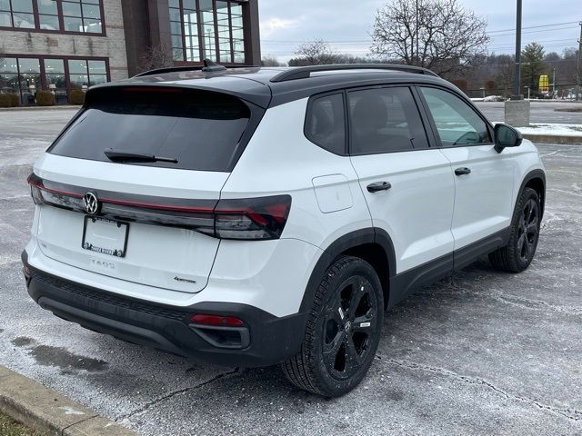 2025 Volkswagen Taos SE Black