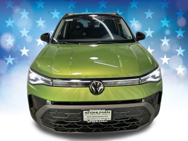 2025 Volkswagen Taos SE Black