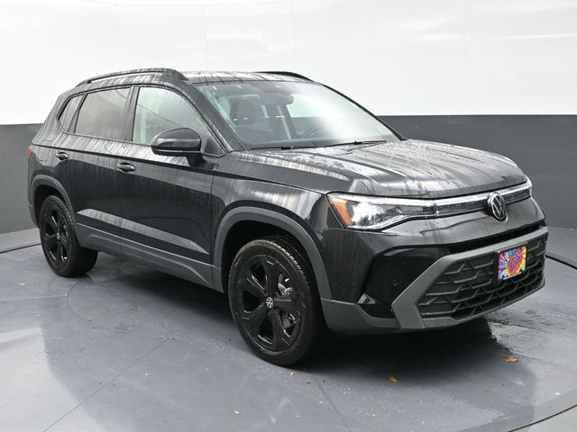 2025 Volkswagen Taos SE Black