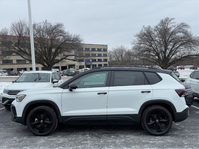 2025 Volkswagen Taos SE Black