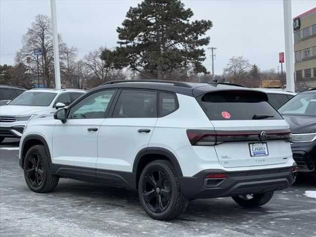 2025 Volkswagen Taos SE Black