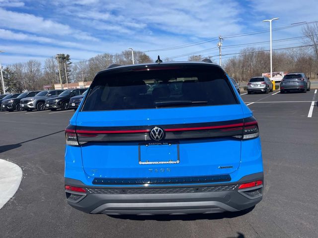 2025 Volkswagen Taos SE Black