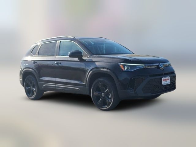 2025 Volkswagen Taos SE Black