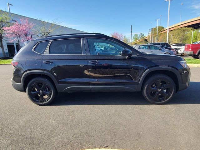2025 Volkswagen Taos SE Black