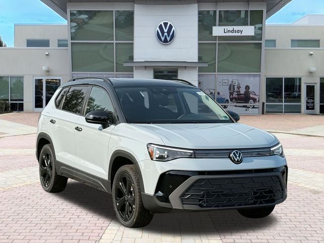 2025 Volkswagen Taos SE Black