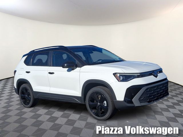 2025 Volkswagen Taos SE Black