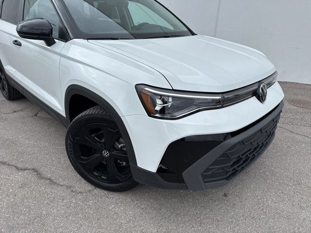 2025 Volkswagen Taos SE Black