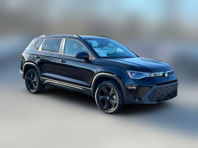 2025 Volkswagen Taos SE Black