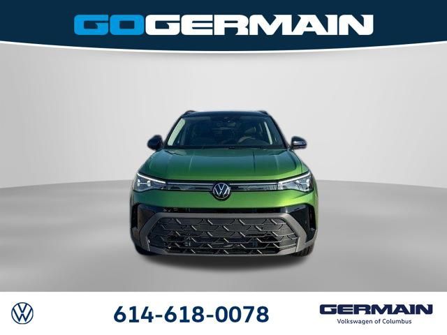 2025 Volkswagen Taos SE Black