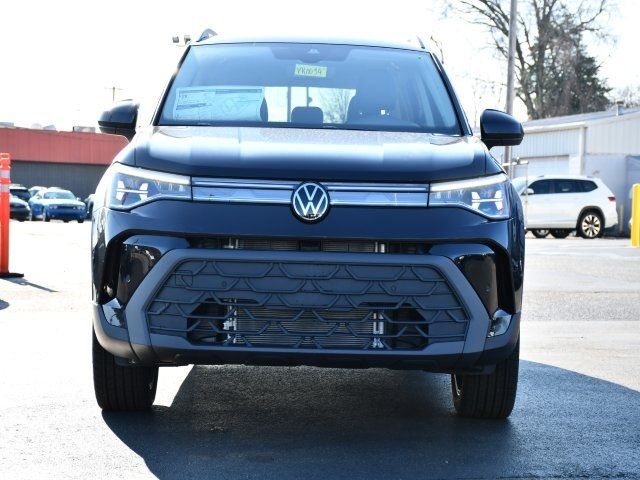 2025 Volkswagen Taos SE Black