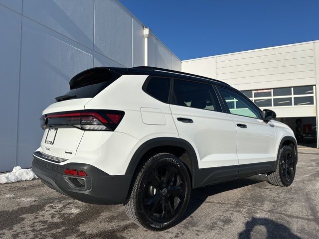 2025 Volkswagen Taos SE Black