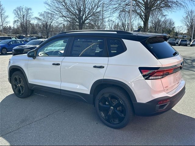 2025 Volkswagen Taos SE Black