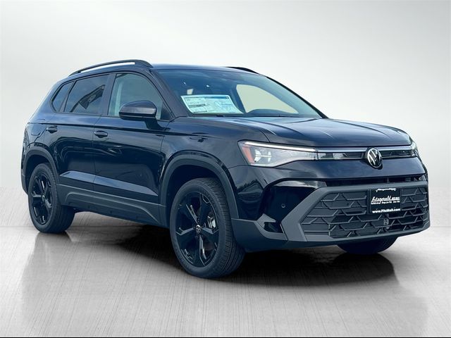 2025 Volkswagen Taos SE Black