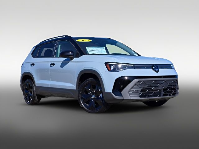 2025 Volkswagen Taos SE Black