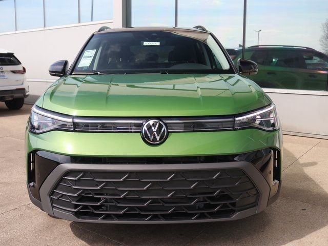 2025 Volkswagen Taos SE Black