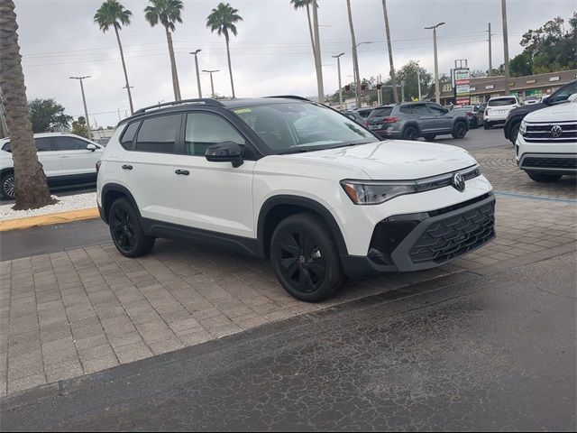 2025 Volkswagen Taos SE Black