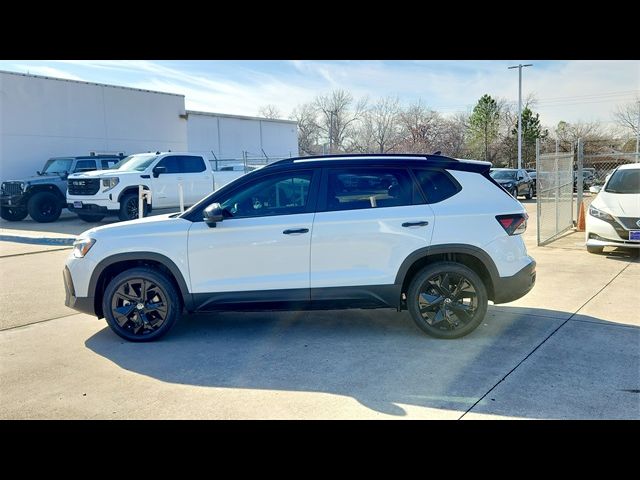 2025 Volkswagen Taos SE Black