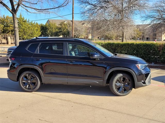 2025 Volkswagen Taos SE Black