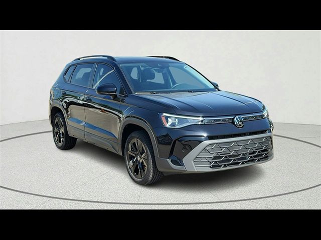 2025 Volkswagen Taos SE Black