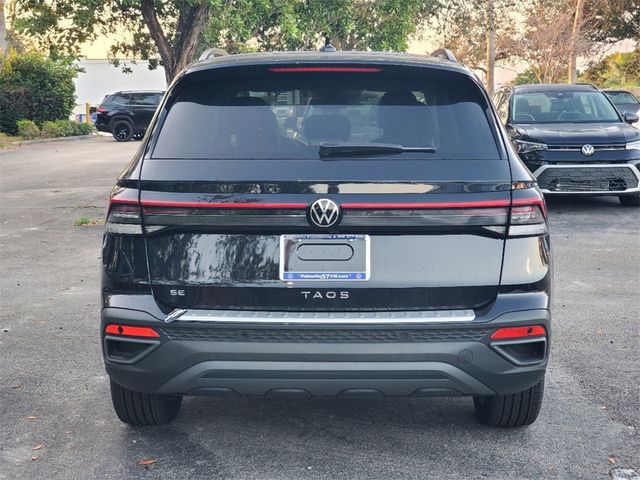 2025 Volkswagen Taos SE Black