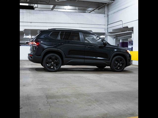 2025 Volkswagen Taos SE Black