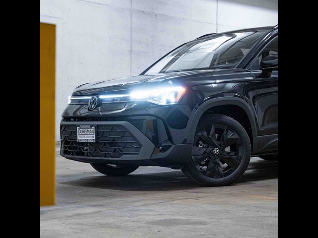 2025 Volkswagen Taos SE Black