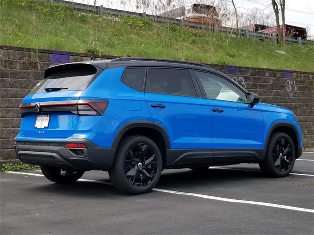 2025 Volkswagen Taos SE Black