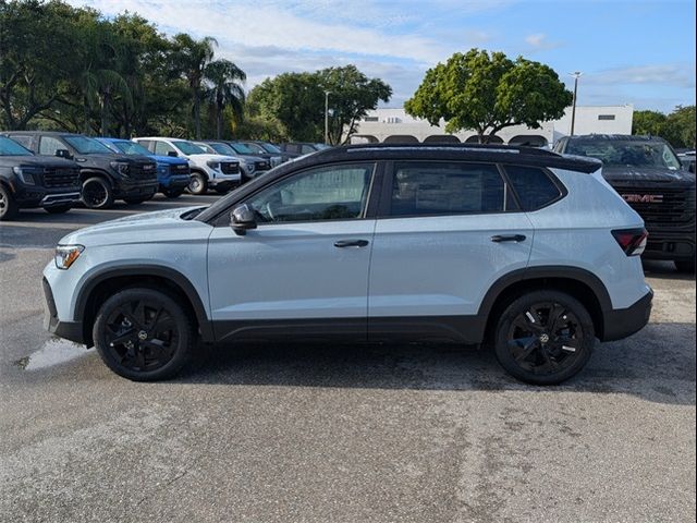 2025 Volkswagen Taos SE Black