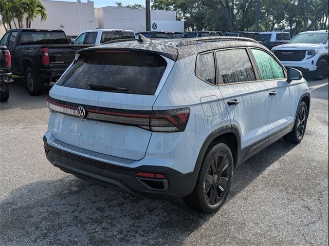 2025 Volkswagen Taos SE Black