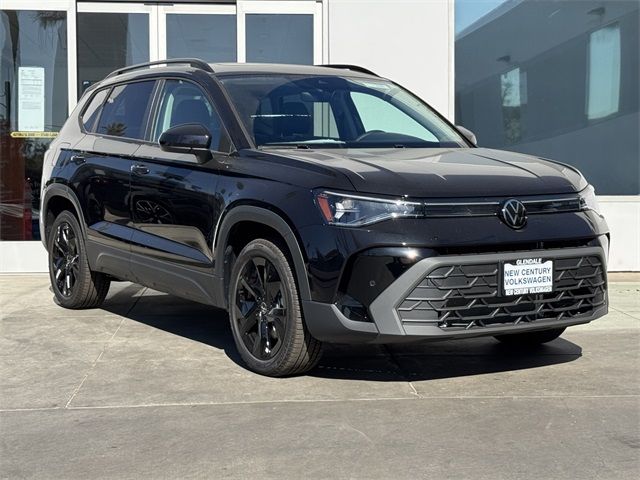 2025 Volkswagen Taos SE Black