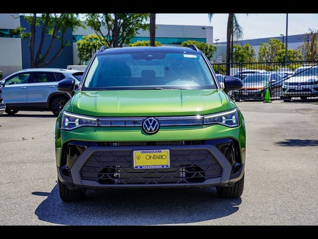 2025 Volkswagen Taos SE Black