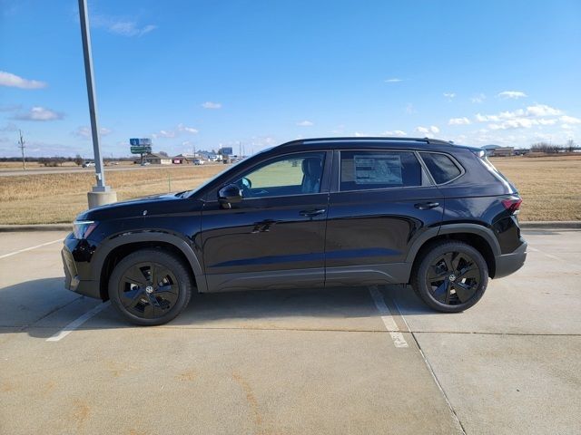 2025 Volkswagen Taos SE Black