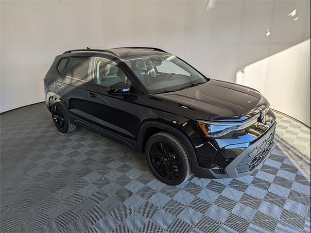 2025 Volkswagen Taos SE Black