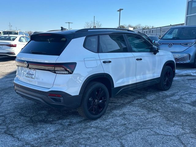 2025 Volkswagen Taos SE Black