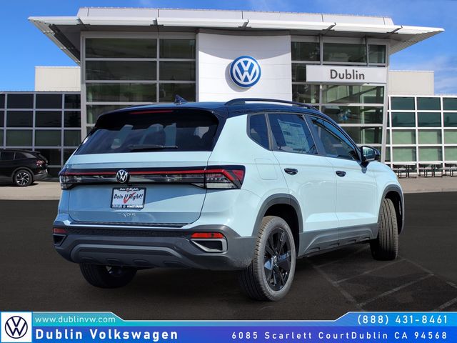 2025 Volkswagen Taos SE Black