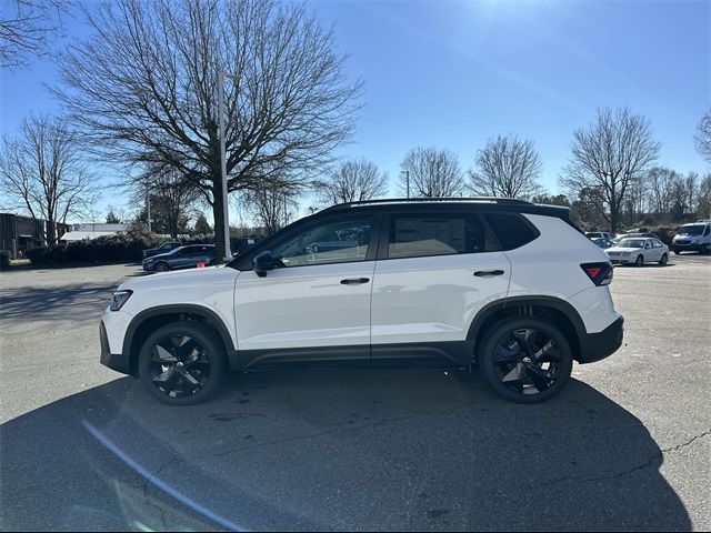 2025 Volkswagen Taos SE Black