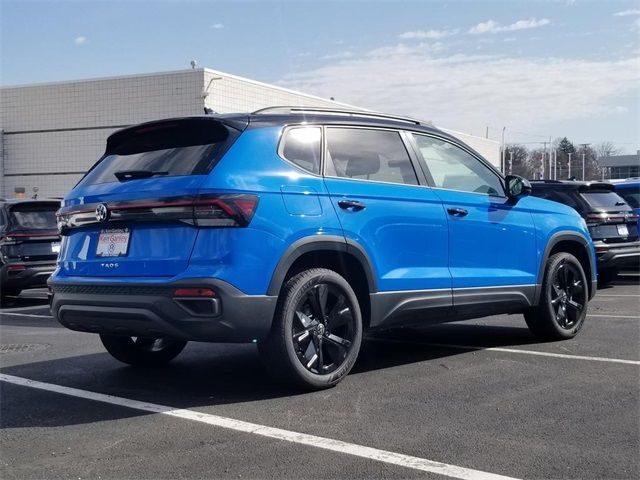 2025 Volkswagen Taos SE Black